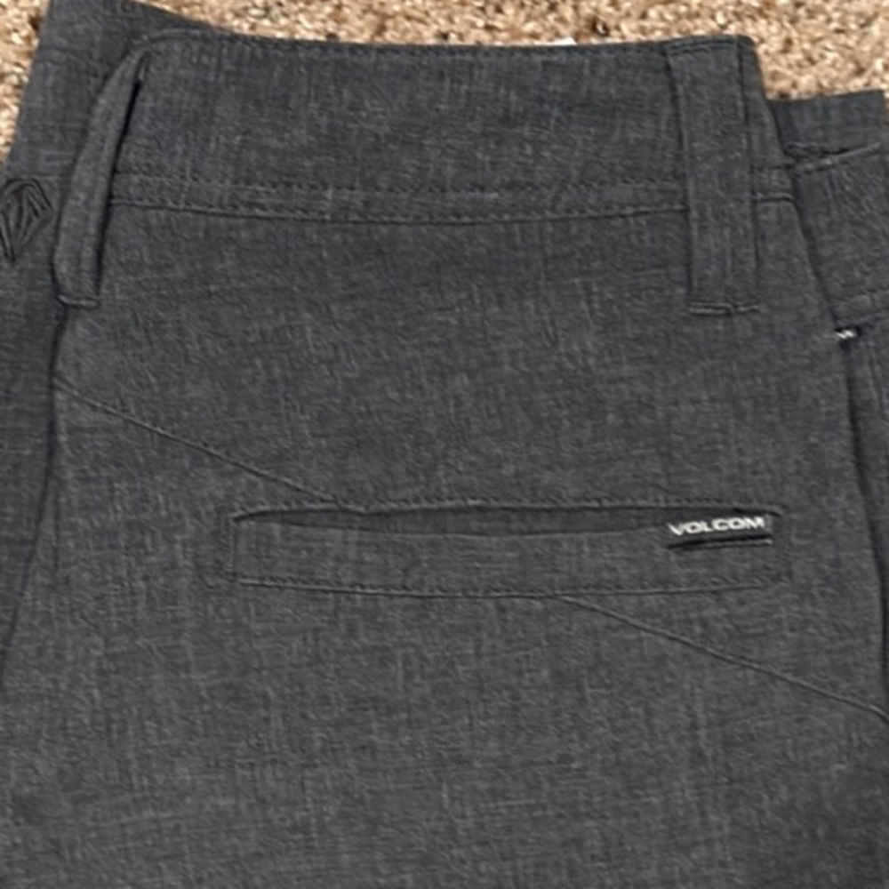 Volcom Gray Flat Front Shorts Tailored for Business Casual - Picture 4 of 4